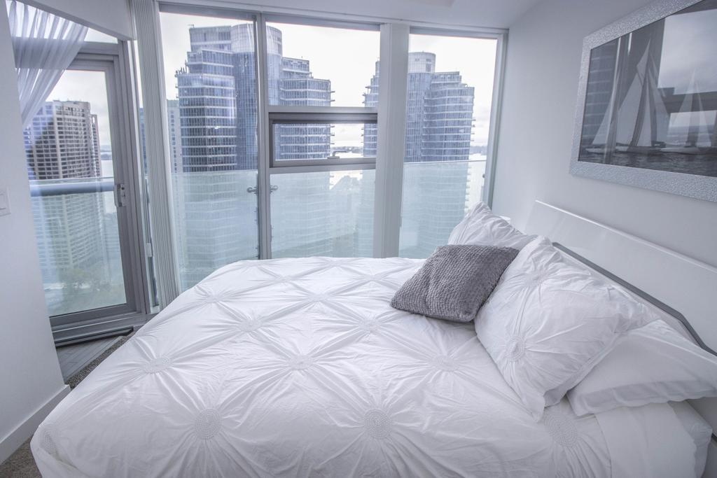 Atlantis Suites - Toronto Furnished Apartment On York Street Rum bild