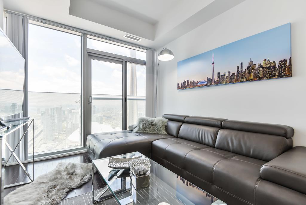 Atlantis Suites - Toronto Furnished Apartment On York Street Exteriör bild