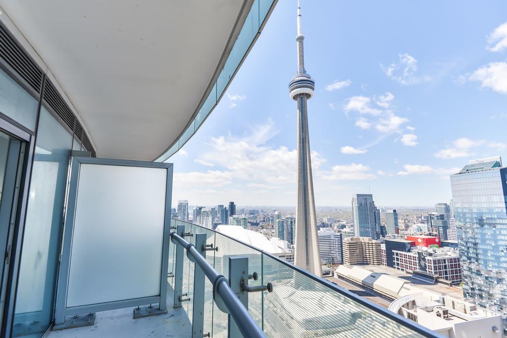 Atlantis Suites - Toronto Furnished Apartment On York Street Exteriör bild